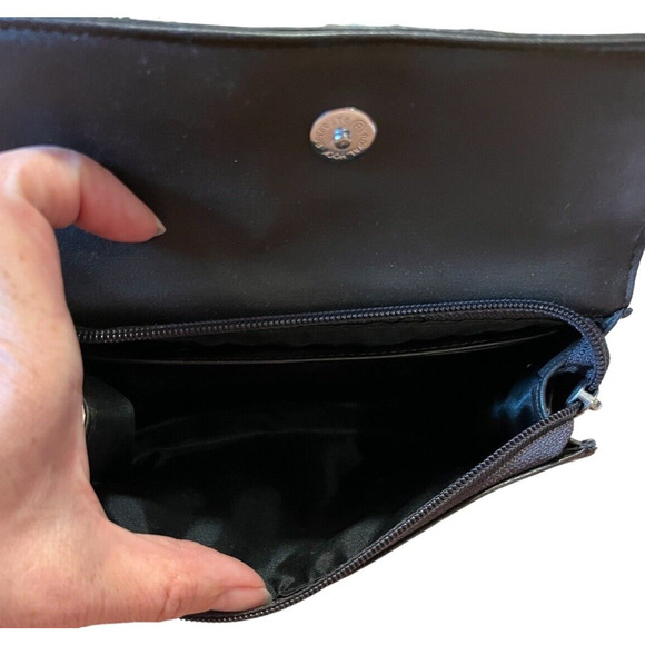 Esprit Black Bag Zippered Pouch Pebbled Faux Leather. Interior pockets - Picture 2 of 4
